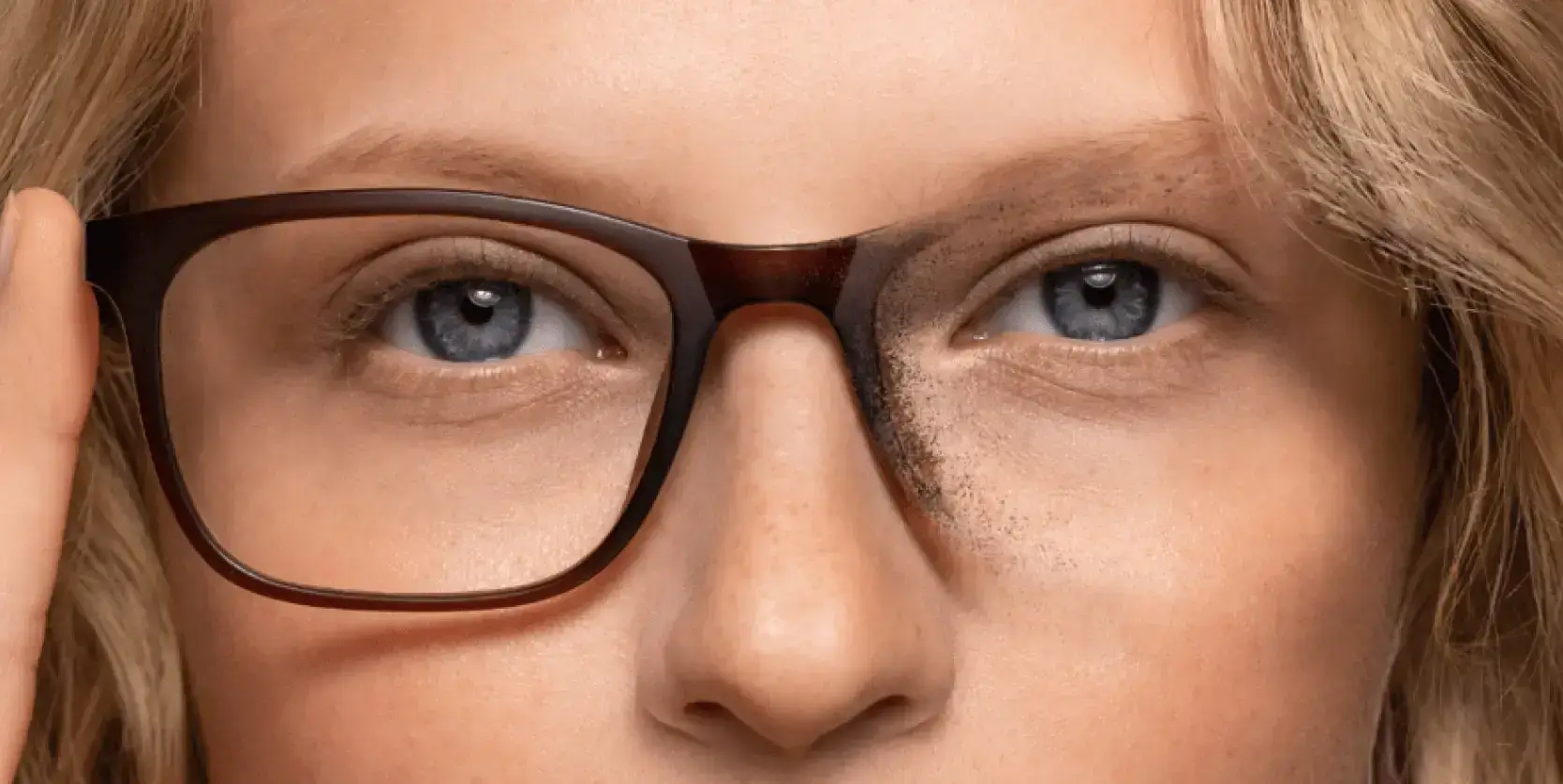 Try On Without Taking Off: GlassOn’s Glasses Removal Feature!